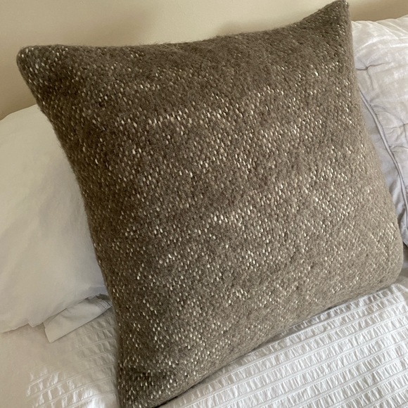 Pottery Barn Light Green Pillow Shams - Picture 3 of 7